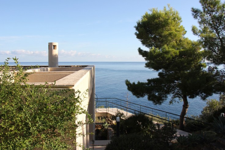 seaside-villa-bridge_7569bd75be457f1e4196bdeac4bb0522