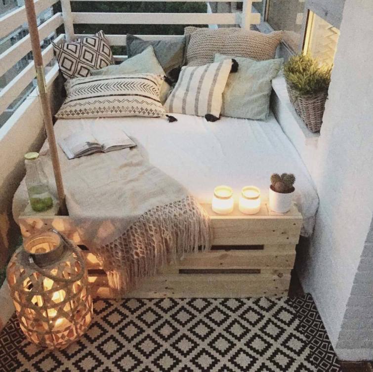 Fabulous-Spring-Balcony-Decor-Ideas-06-1-Kindesign