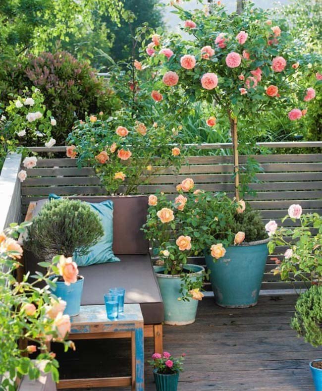 Fabulous-Spring-Balcony-Decor-Ideas-41-1-Kindesign