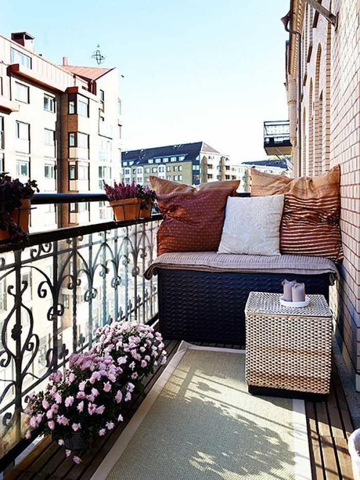 Fabulous-Spring-Balcony-Decor-Ideas-42-1-Kindesign