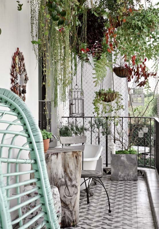 Fabulous-Spring-Balcony-Decor-Ideas-46-1-Kindesign