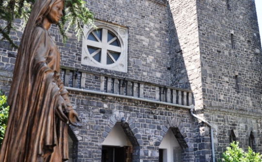 szent imre bazalt templom