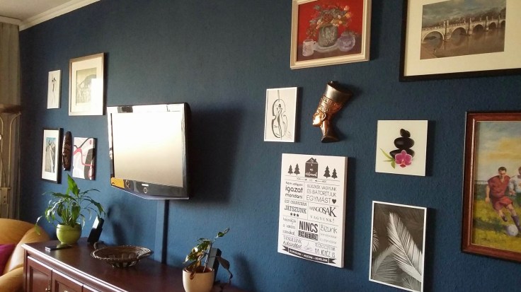 Mariannék kék fala1