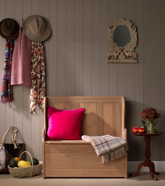 gallery-1503529113-titchmarsh-goodwin-settle-english-oak-box-settle-995