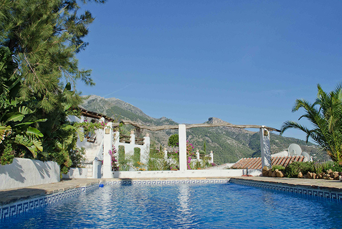 53b0df7da925a-modern_vacation_rentals_spain_17