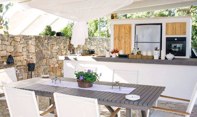 528284de1cf19-modern_vacation_rentals_puglia_italy_ext17