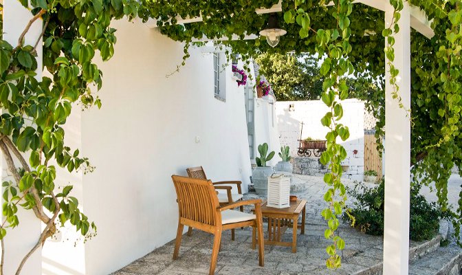528284f34f231-modern_vacation_rentals_puglia_italy_ext9
