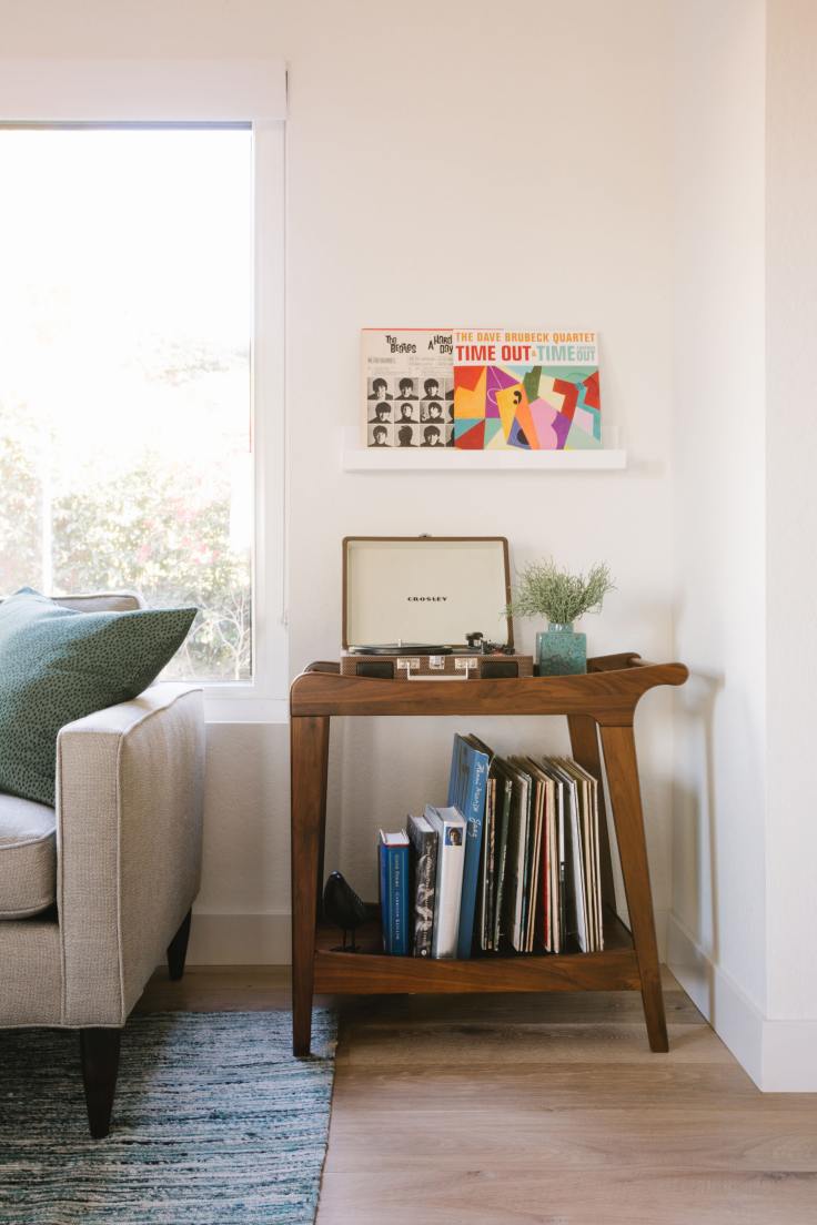 Samantha-Gluck-Emily-Henderson-Record-Table1