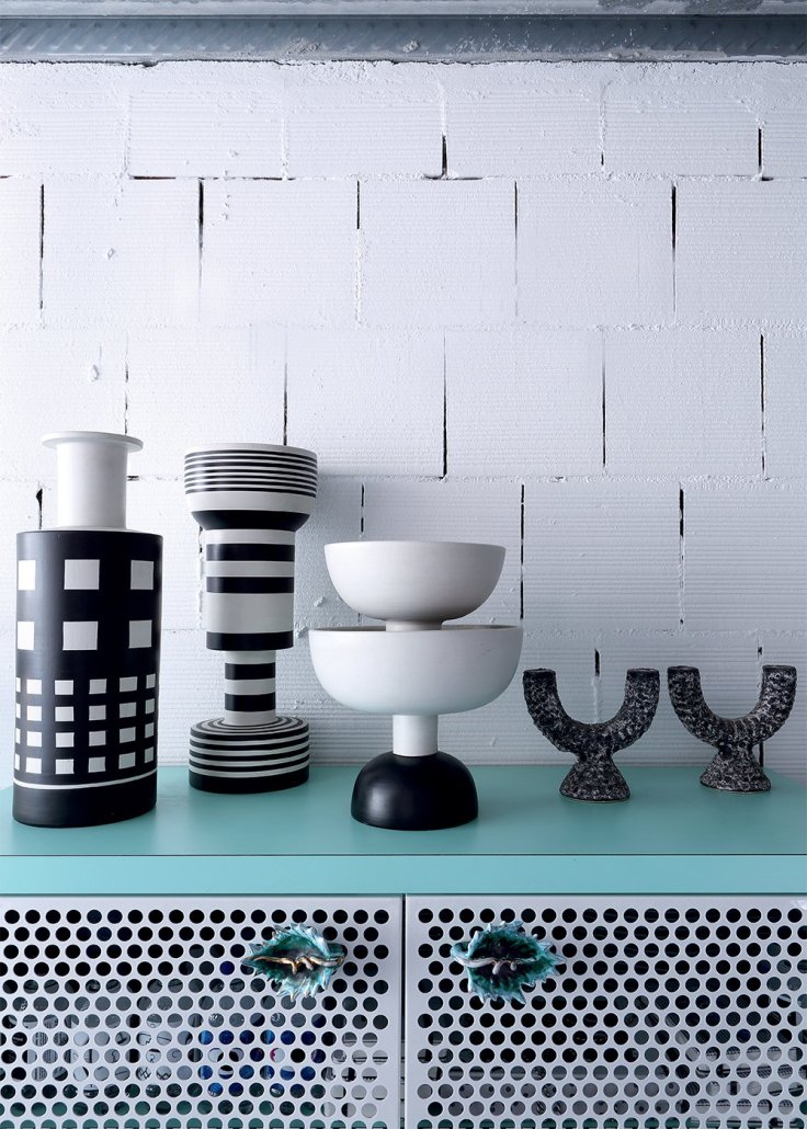 vases_et_pots_noirs_et_blancs_chez_paola_navone