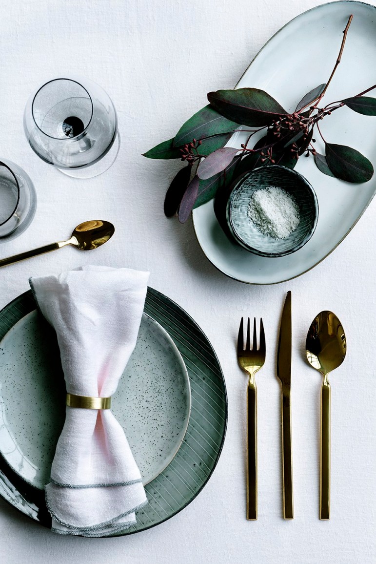 Scandinavian-Christmas-Tablescape