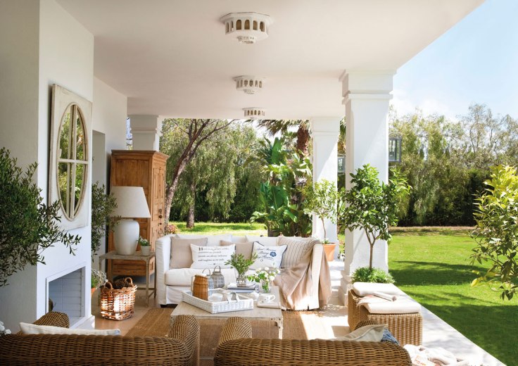 porche-con-chimenea-estilo-hamptons-00364410_7387e5c5